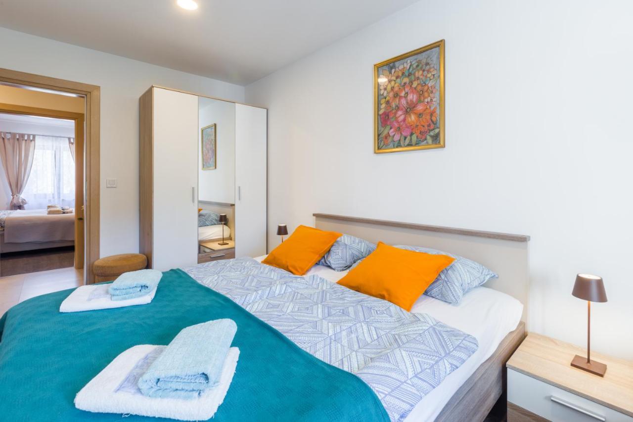 Alex Deluxe Apartments On Beach Пореч Экстерьер фото