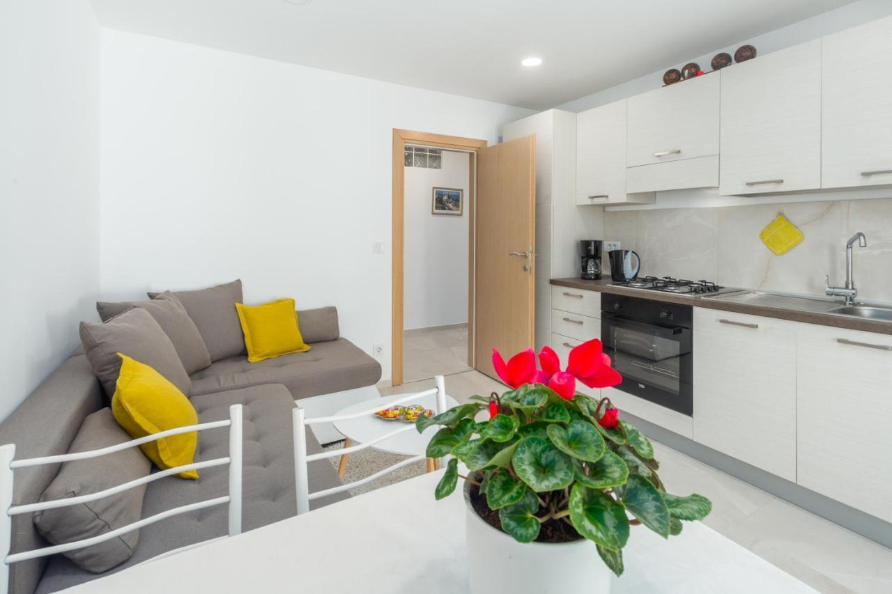 Alex Deluxe Apartments On Beach Пореч Экстерьер фото