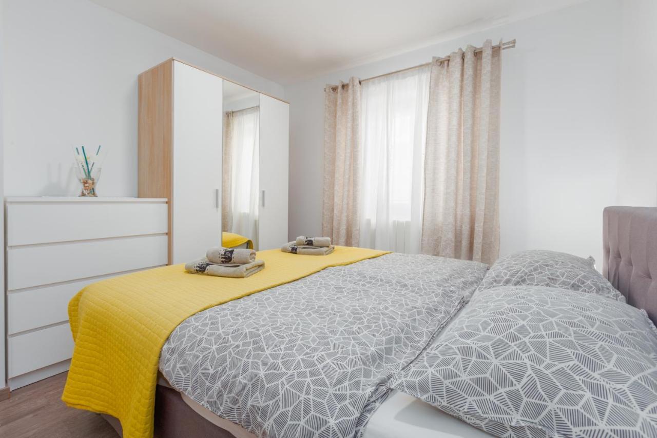 Alex Deluxe Apartments On Beach Пореч Экстерьер фото