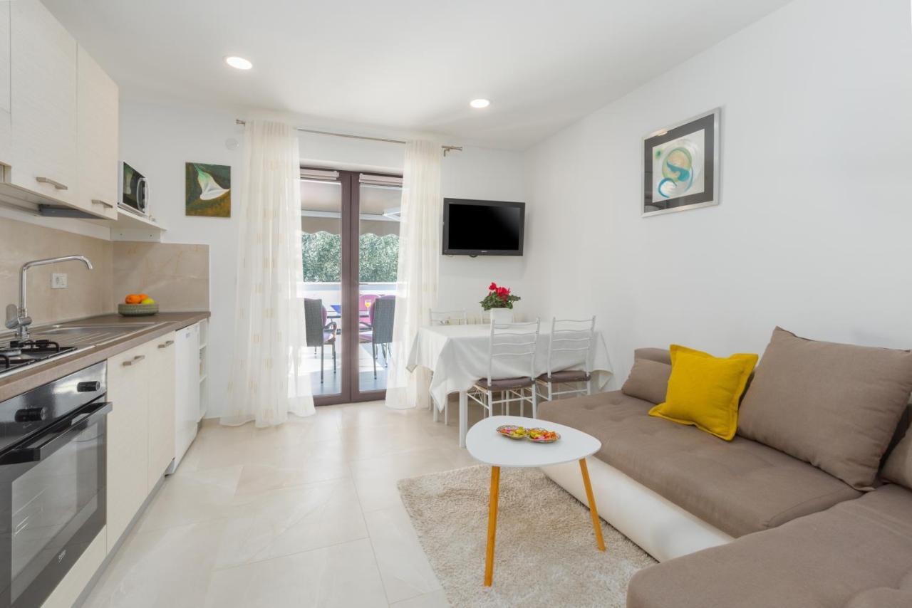 Alex Deluxe Apartments On Beach Пореч Экстерьер фото