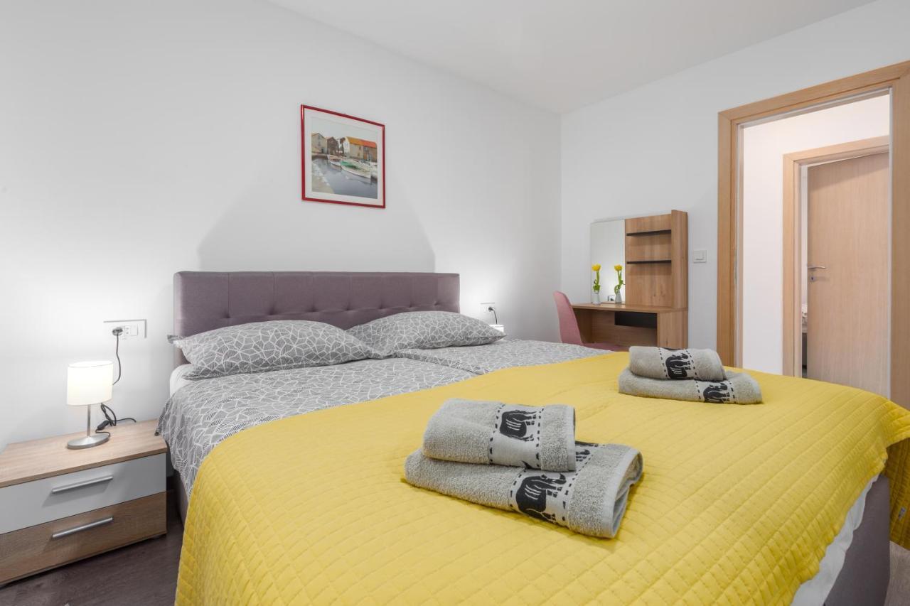 Alex Deluxe Apartments On Beach Пореч Экстерьер фото
