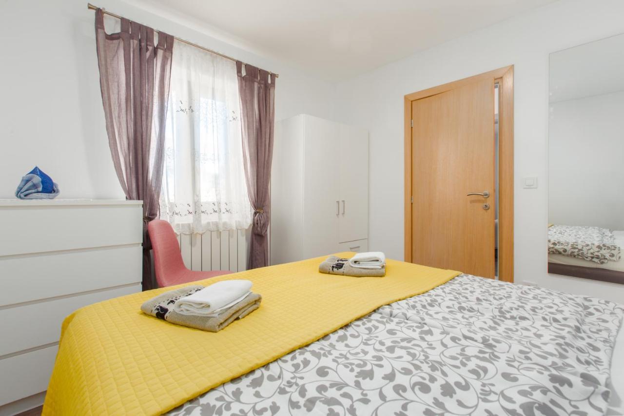 Alex Deluxe Apartments On Beach Пореч Экстерьер фото