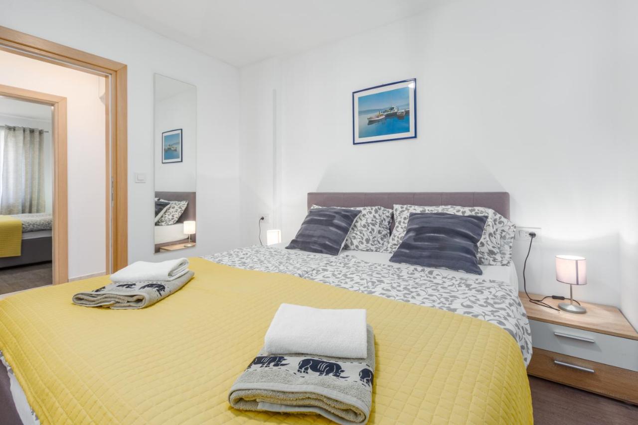 Alex Deluxe Apartments On Beach Пореч Экстерьер фото